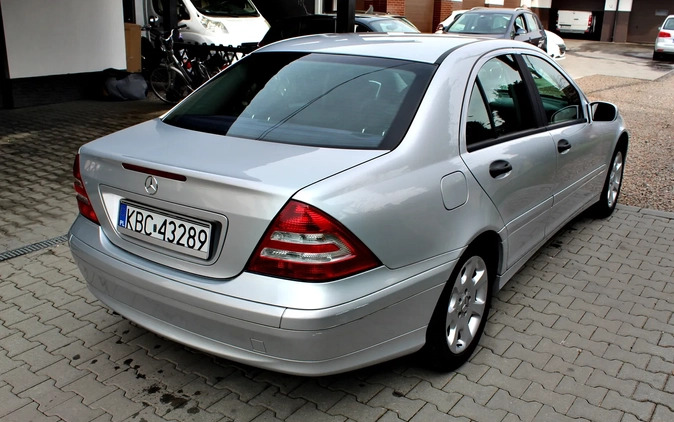 Mercedes-Benz Klasa C cena 19900 przebieg: 246600, rok produkcji 2006 z Pakość małe 211